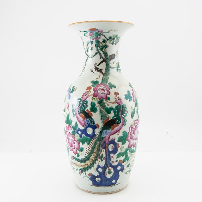 Vase, China, 18th/19th century, porcelain.