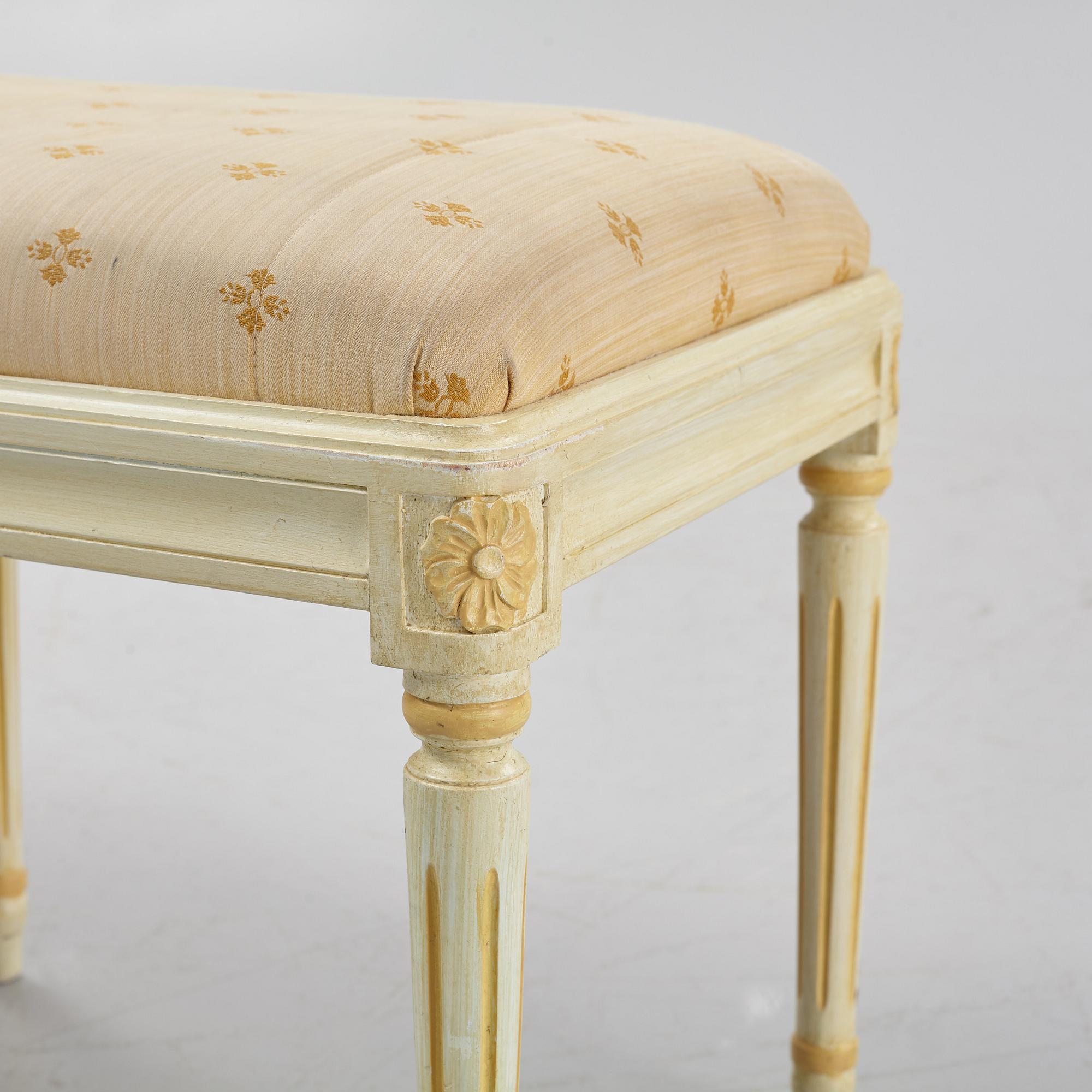 Sovrumsmöblemang, 4 delar, gustaviansk stil, sent 1900-tal.