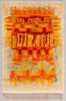 Terttu Tomero, a finnish long pile rya rug, model for Neovius. Circa 150 x 110 cm.