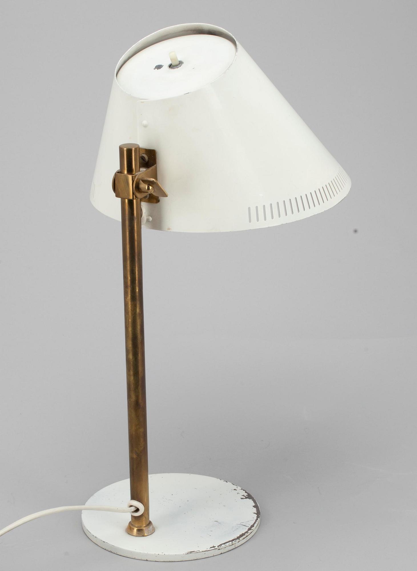 BORDSLAMPA, modell 9222, Paavo Tynell, märkt Idman. 1900-talets mitt.
