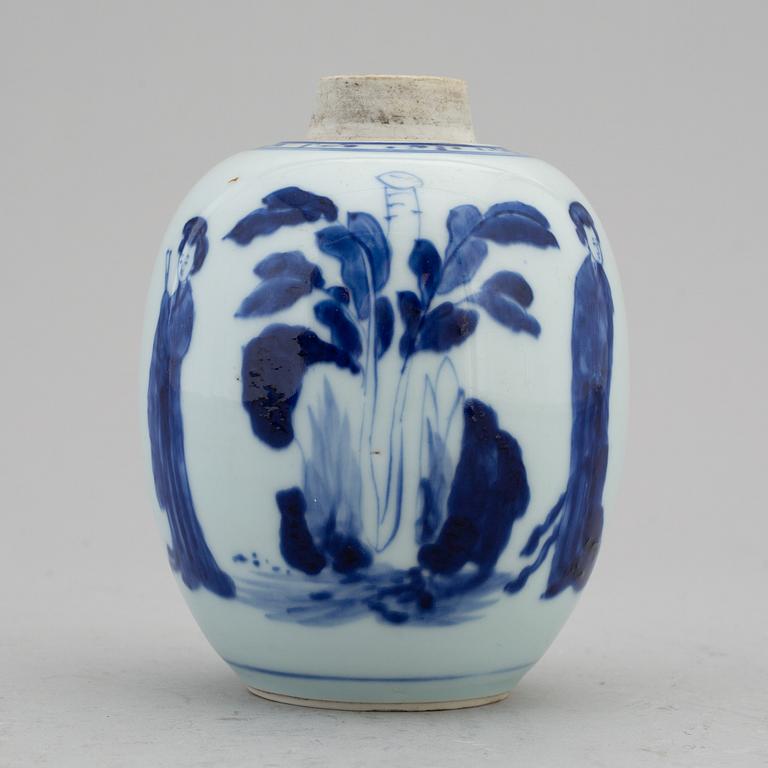 A blue and white tea caddy, Qing dynasty, Kangxi (1662-1722).