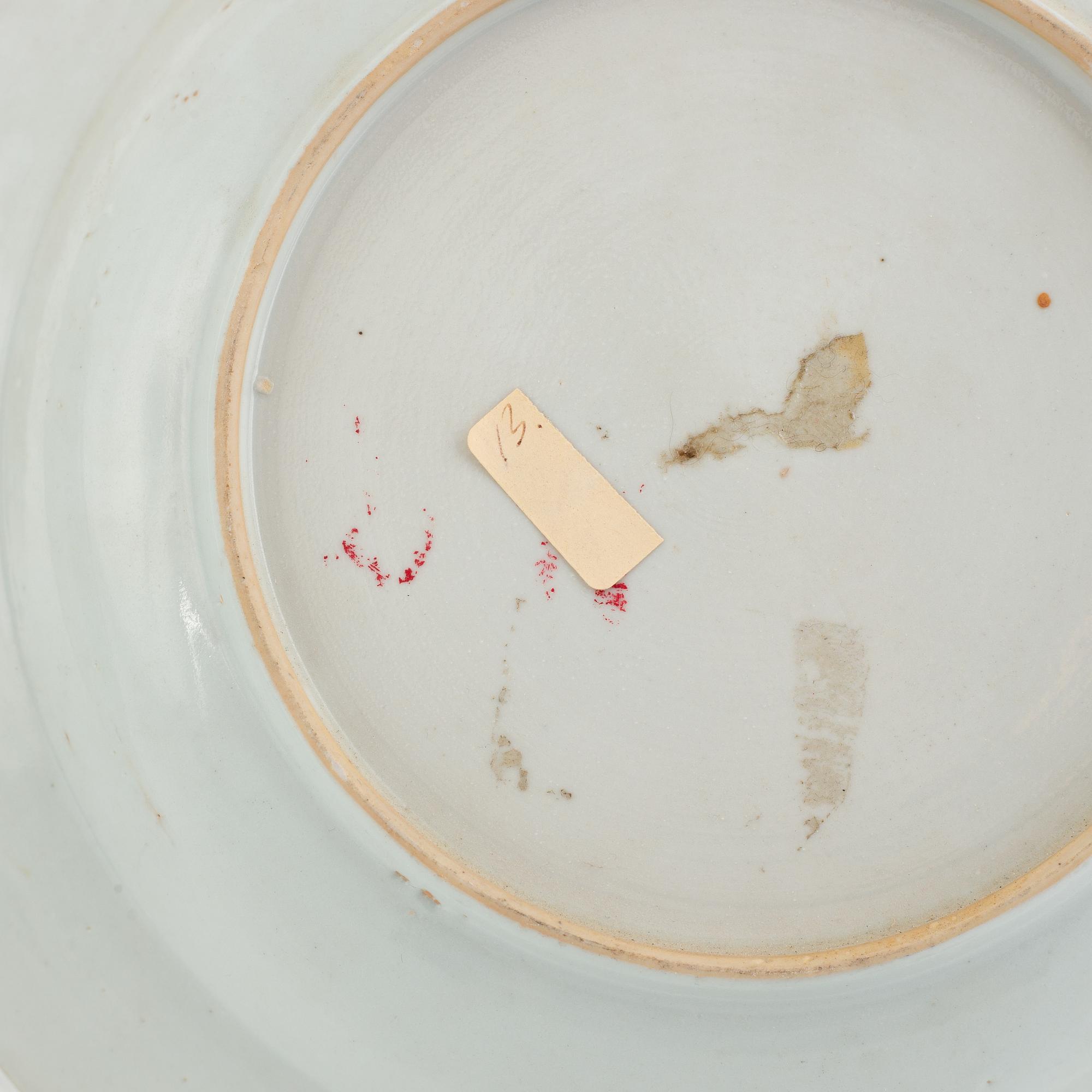 A pair of Chinese famille rose porcelain plates, Qing dynasty, Qianlong (1736-95).