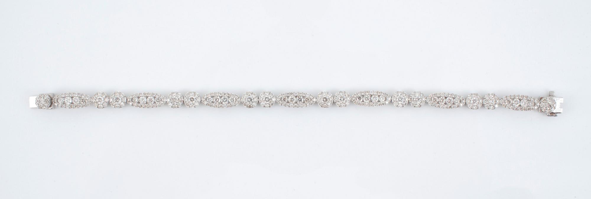 A diamond, 5.95 cts, bracelet.