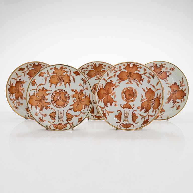 Five late Qing dynasty porcelain plates, early 20th century.