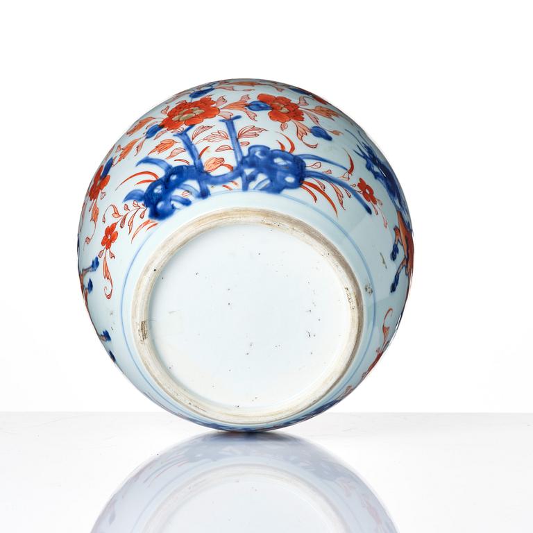 An imari jar, Qing dynasty, 18th century.