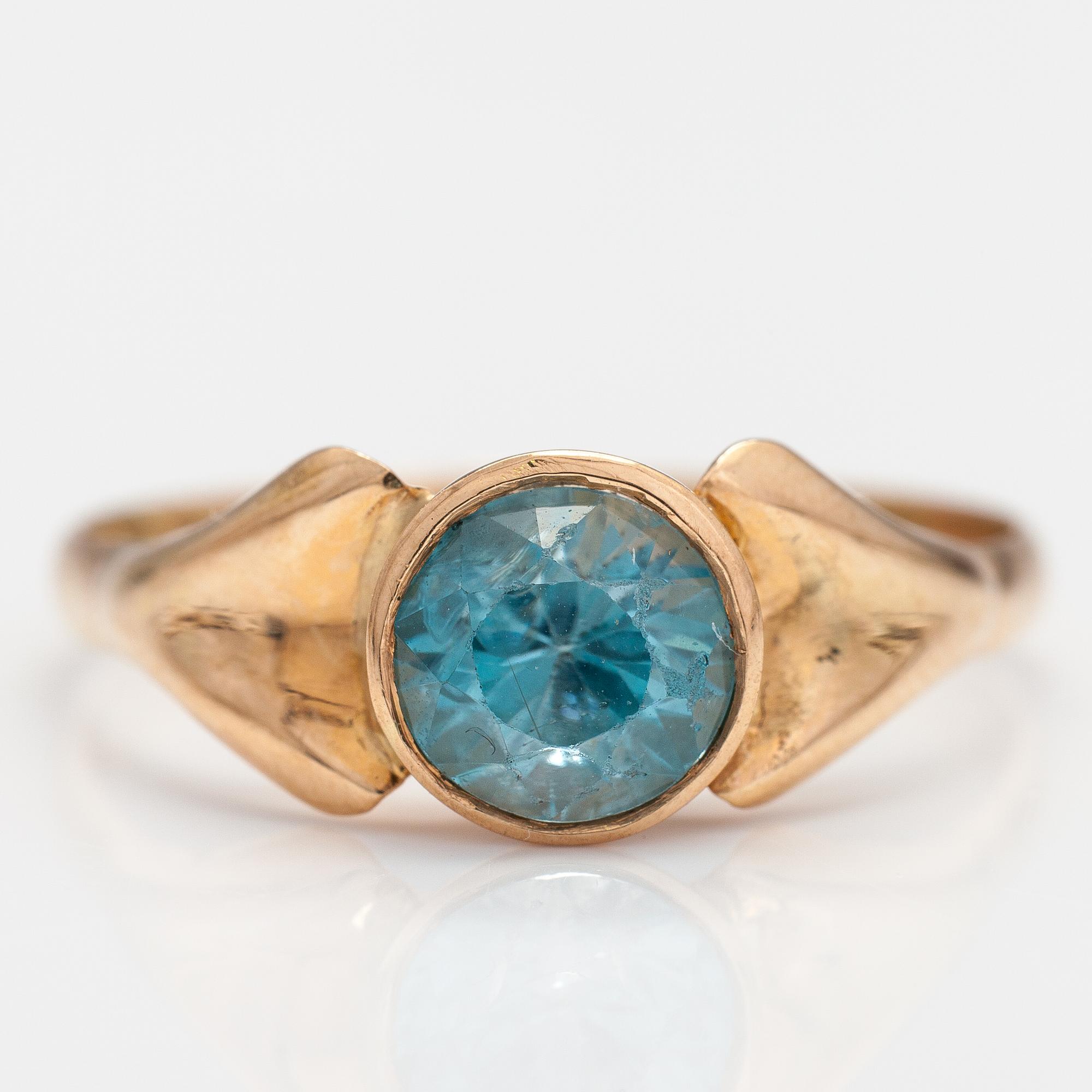 A 14K gold ring with a blue zircon. Helle Väinö, Turku 1960.