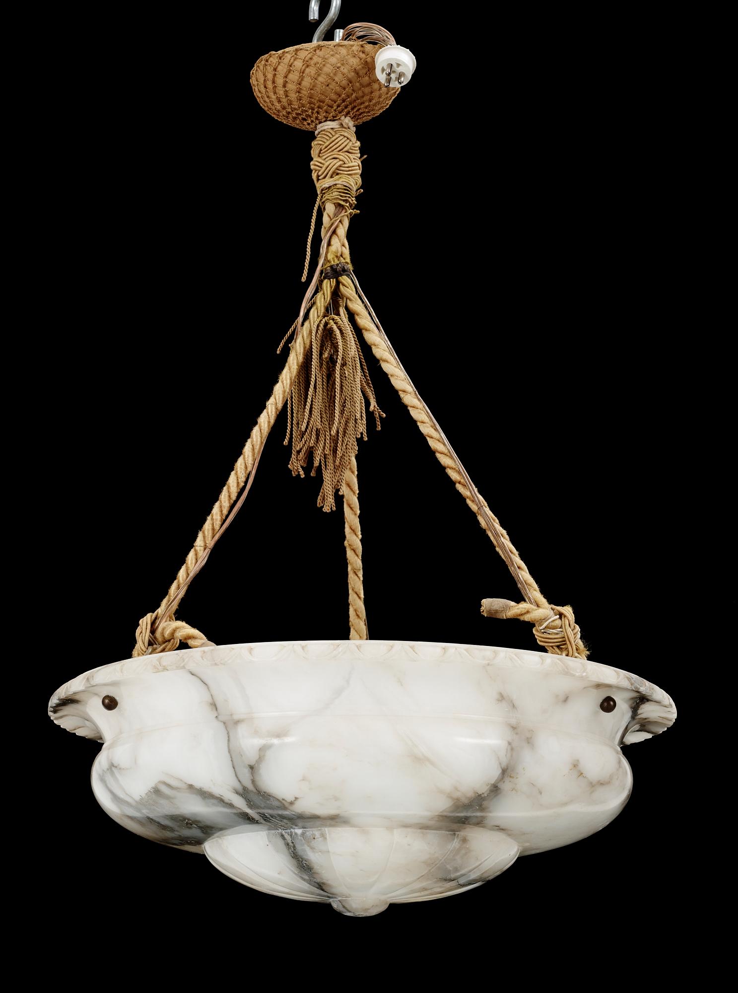TAKAMPEL, alabaster, 1920-tal. Diam 46, h 65.