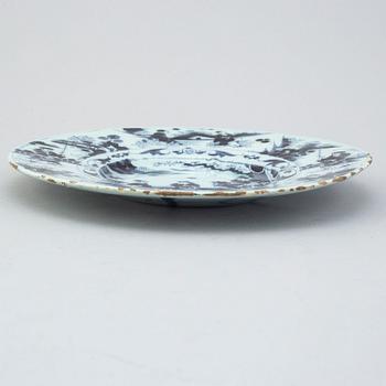 A Delft faiance dish, 18th century.