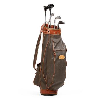 680. MULBERRY, golfbag med klubbor.