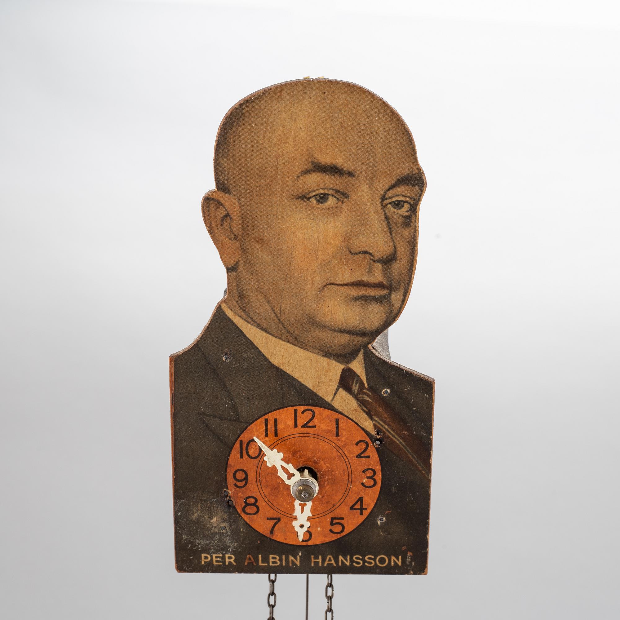 A wall clock bearing the portrait of Per Albin Hansson, first half of the 20th century.