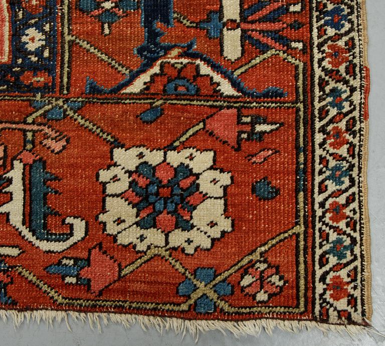 Matto, an antique Heriz, ca 364 x 277 cm.