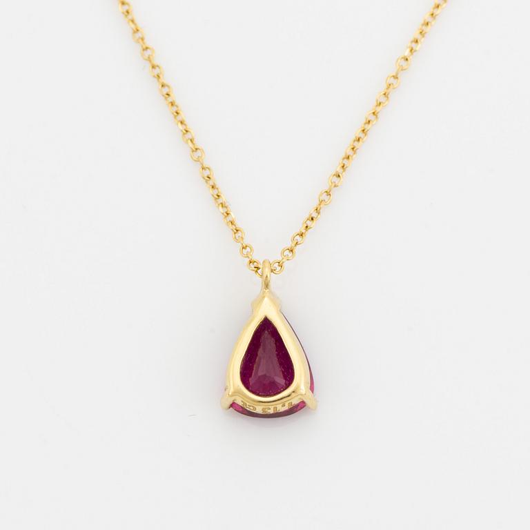 Pear shaped ruby necklace.