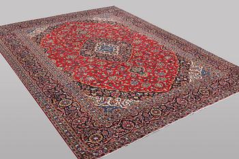 A carpet, Kashan, ca 392 x 293 cm.