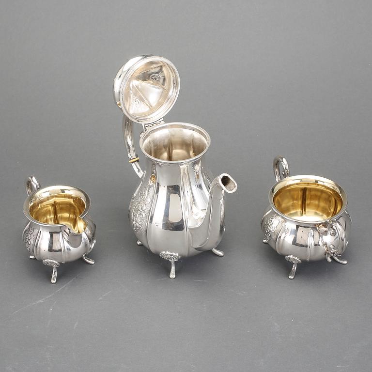 KAFFESERVIS, 3 delar, silver, rokokostil, svenska importstämplar. Total vikt ca 969 gram.