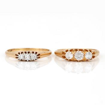 RINGAR, 2 st, med briljantslipade diamanter samt syntetiska vita spineller, G Dahlgren & Co, Malmö, 18K guld.