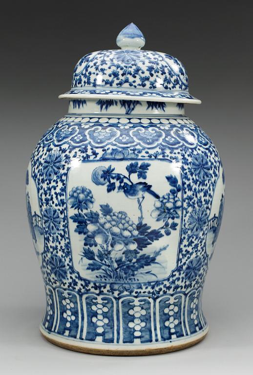 A large blue and white jar, Qing dynasty, 19h Century.