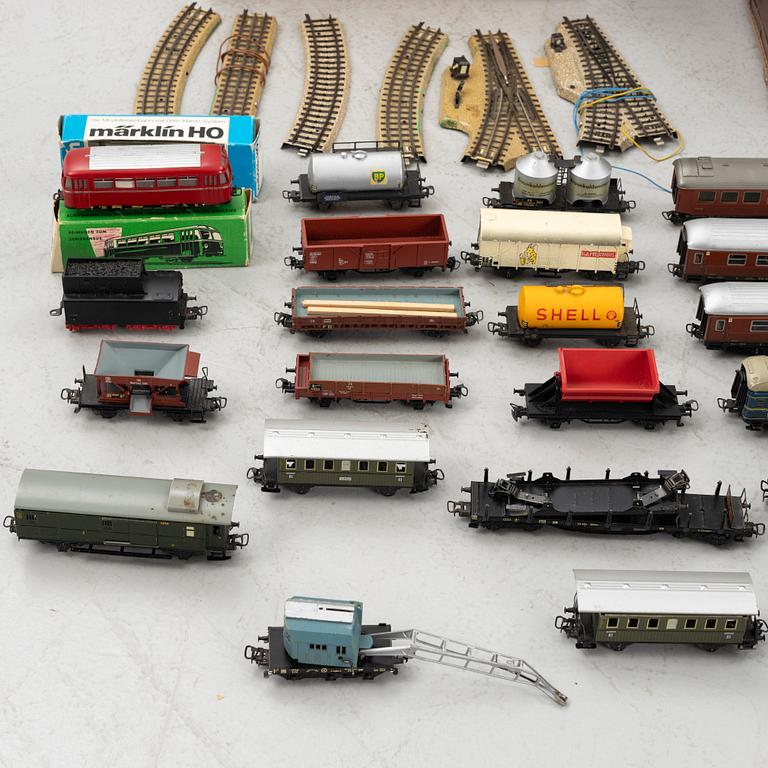 Märklin, bland annat, samling med lok, vagnar och tillbehör, 1950-60-tal.