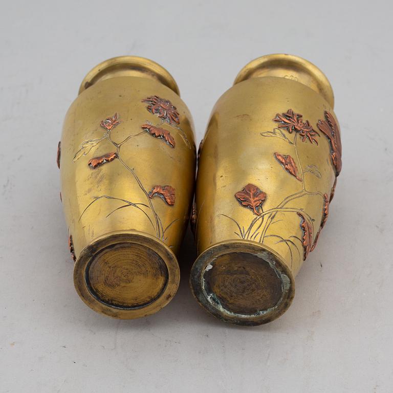 A pair of Japanese vases, early 20th Century.