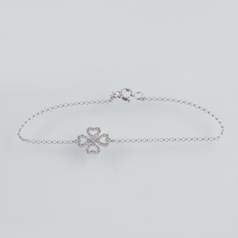 ARMBAND, 18K vitguld med briljantslipade diamanter. Vikt 1,4 gram.