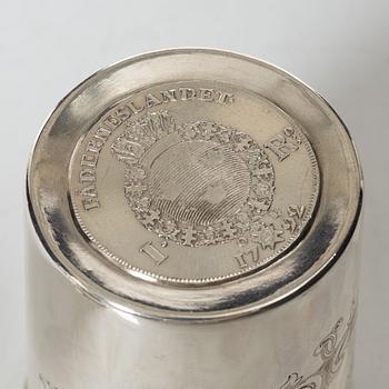 Bägare, ett par snarlika, samt supkoppar, ett par, silver, Sverige 1800-tal.