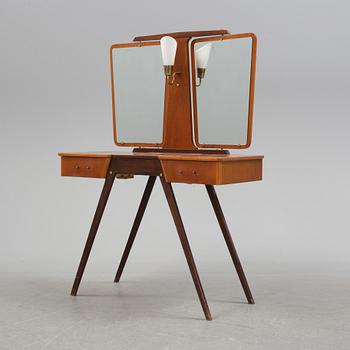 A 1950s dressing table.