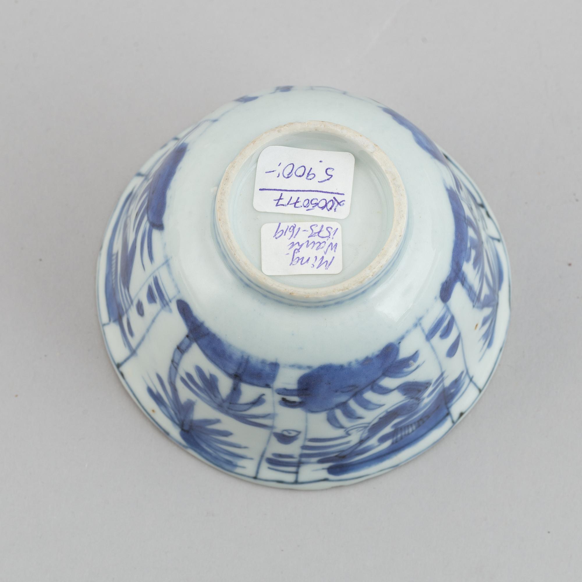 A blue and white porcelain 'Kraak ware', 'Crowcup' Ming dynasty, Wanli (1572-1620).