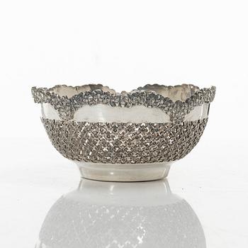 Skål på bricka, silver, Persien (Iran), 1900-tal.