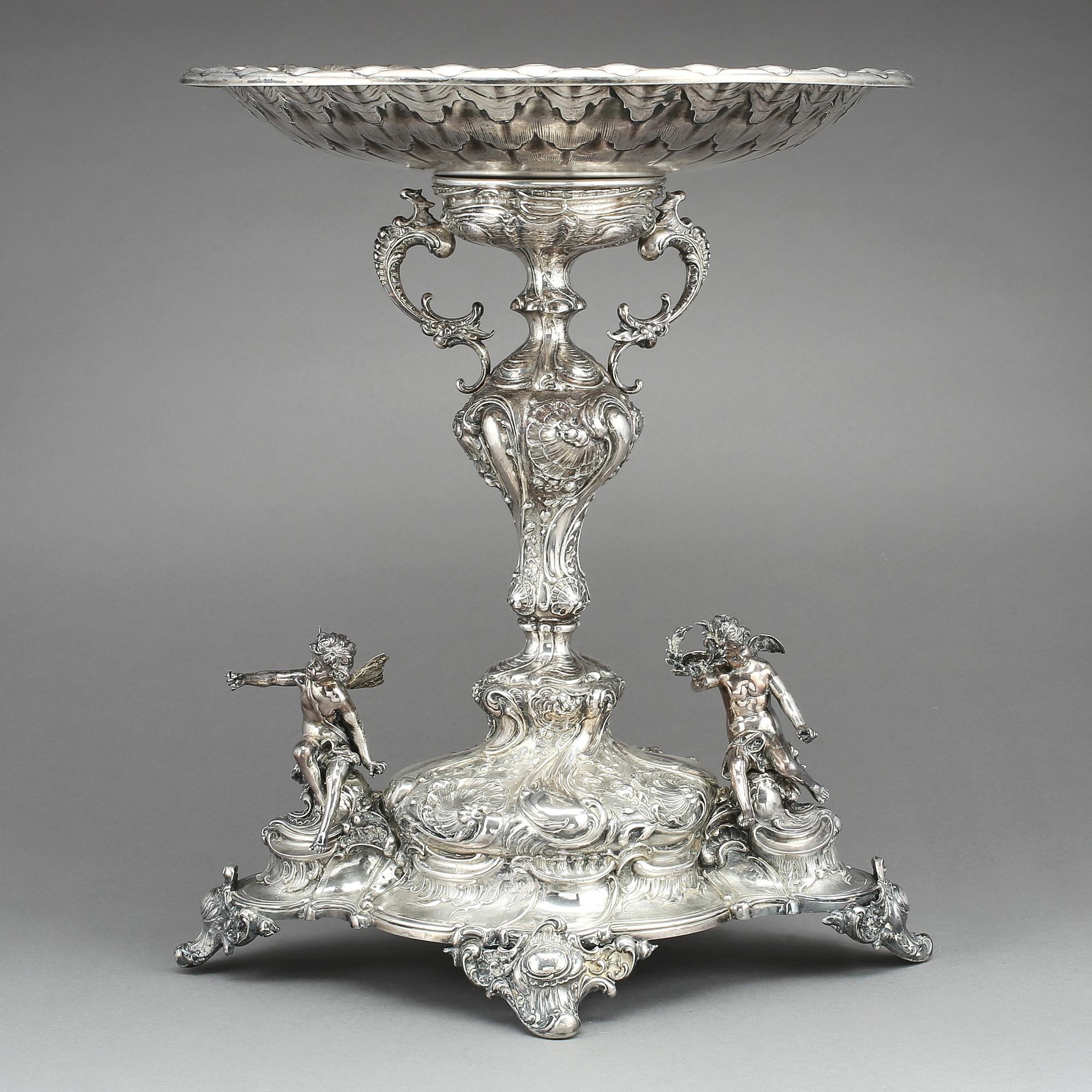 UPPSATSSKÅL, 830 silverhalt, C F Carlman, nyrokoko, Stockholm, 1891. Vikt ca 2560 g.