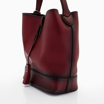 Louis Vuitton, a "NN14 GM" bag.