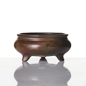 A bronze censer, 17th/18th century.