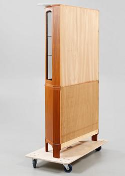 VITRINSKÅP, "Undantaget", Carl Malmsten, 1900-talets andra hälft.