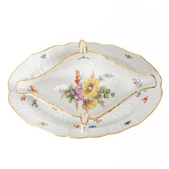 A Meissen porcelain sauce bowl, 1890s.