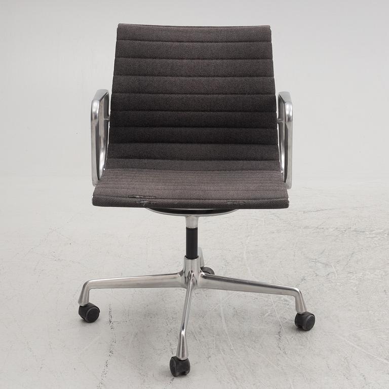 Charles & Ray Eames, an office swivel armchair, model EA 108, Vitra.