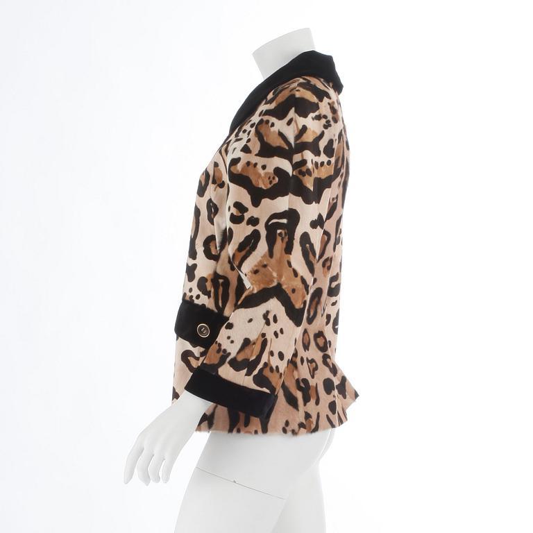 DOLCE GABBANA, a leopard printed fur coat.Size 30/44.