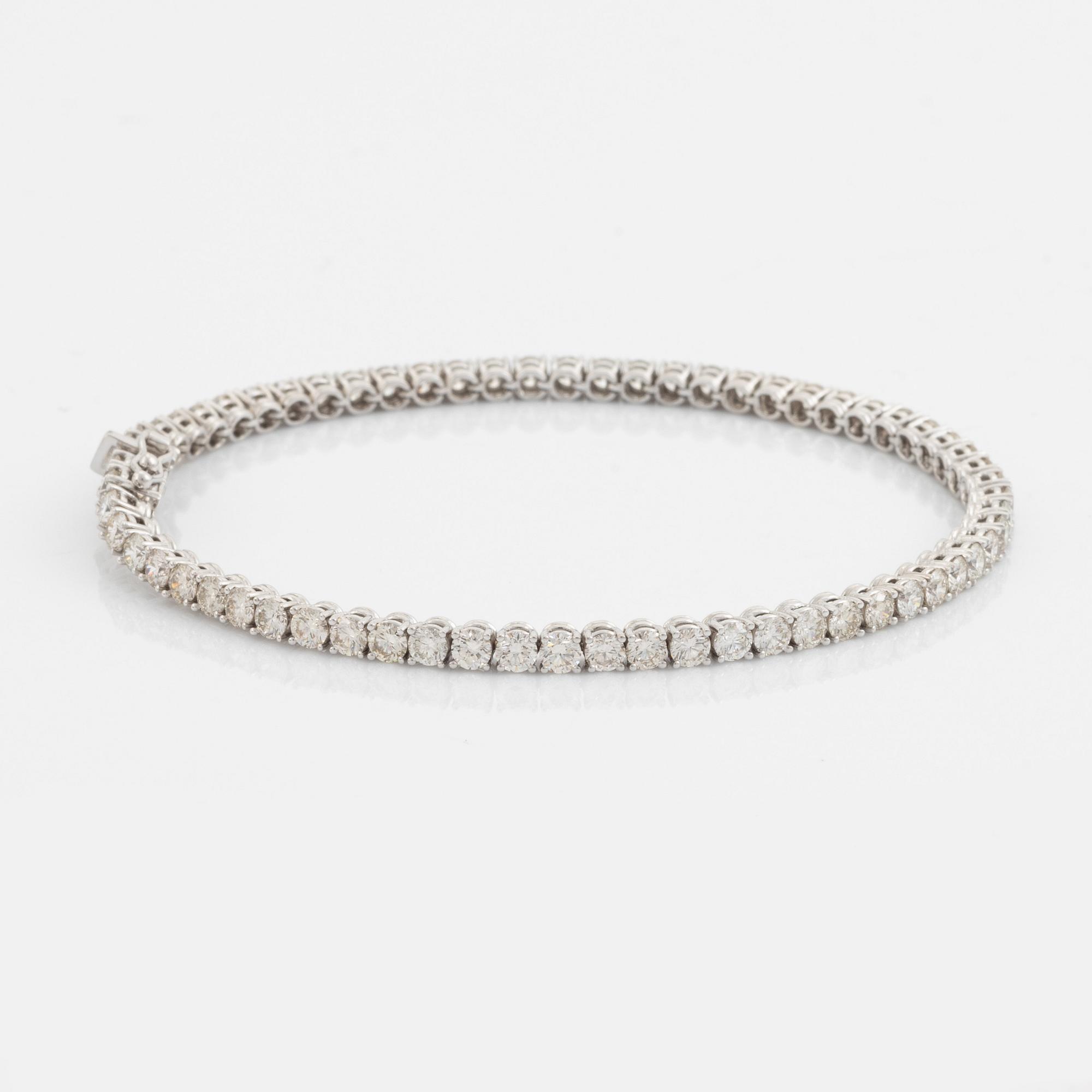 Brilliant cut diamond tennis bracelet.