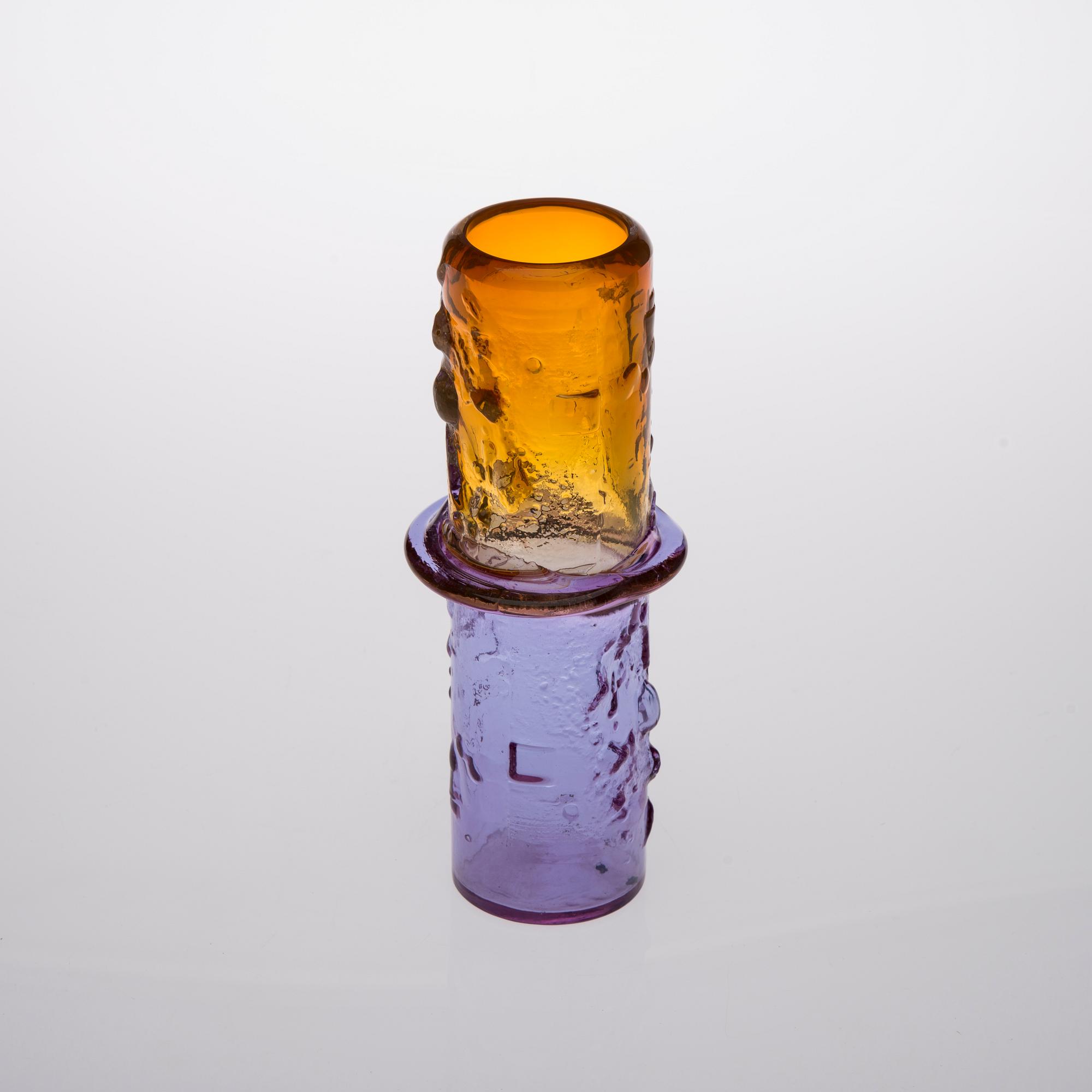 VAS, glas, "Tvåstegs vas", signerad Oiva Toikka Nuutajärvi Notsjö.