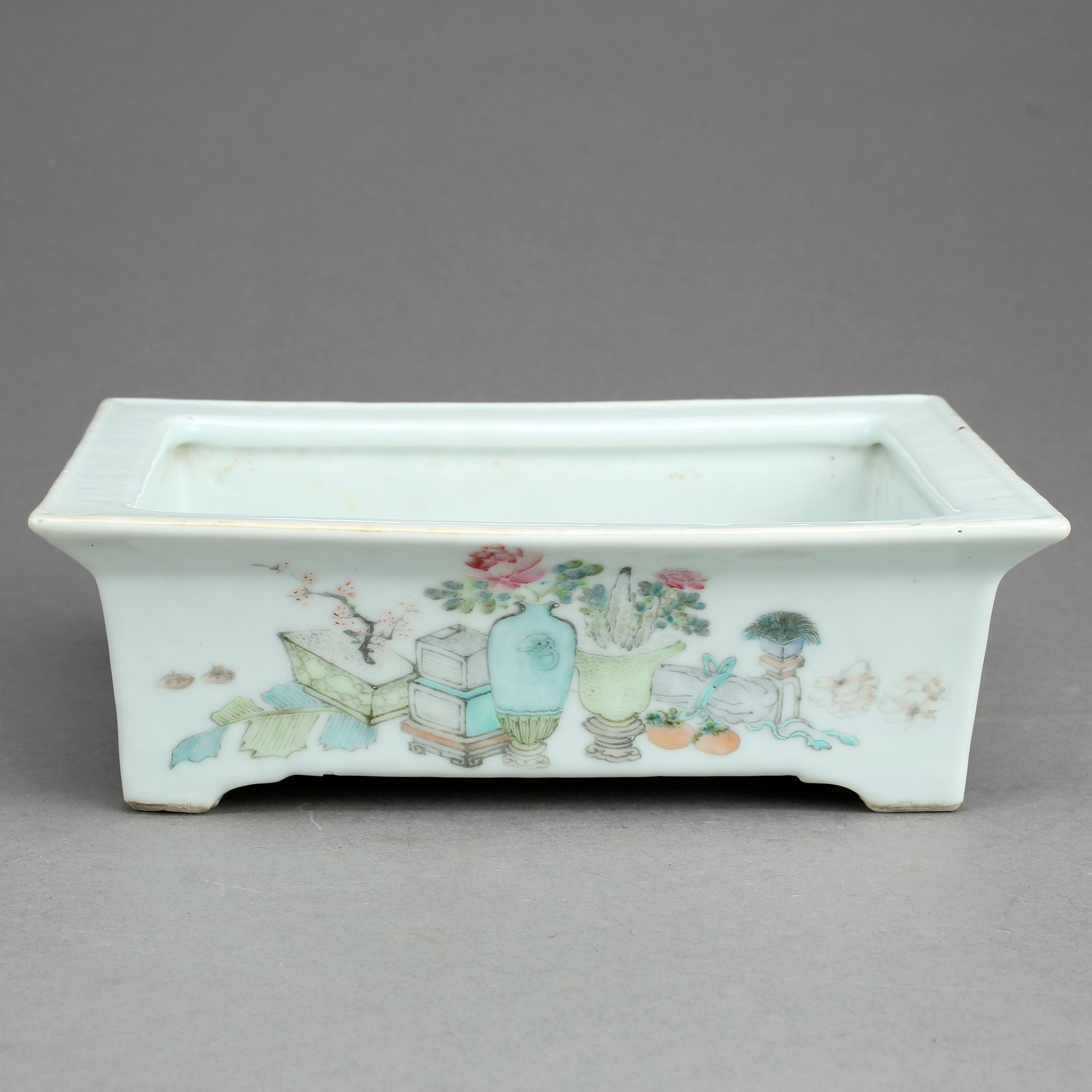 BLOMSTERFAT / SKÅL, porslin, Kina, 1800-tal.