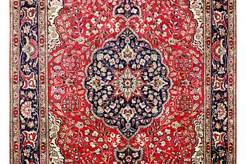 A Tabriz carpet, c. 300 x 202 cm.