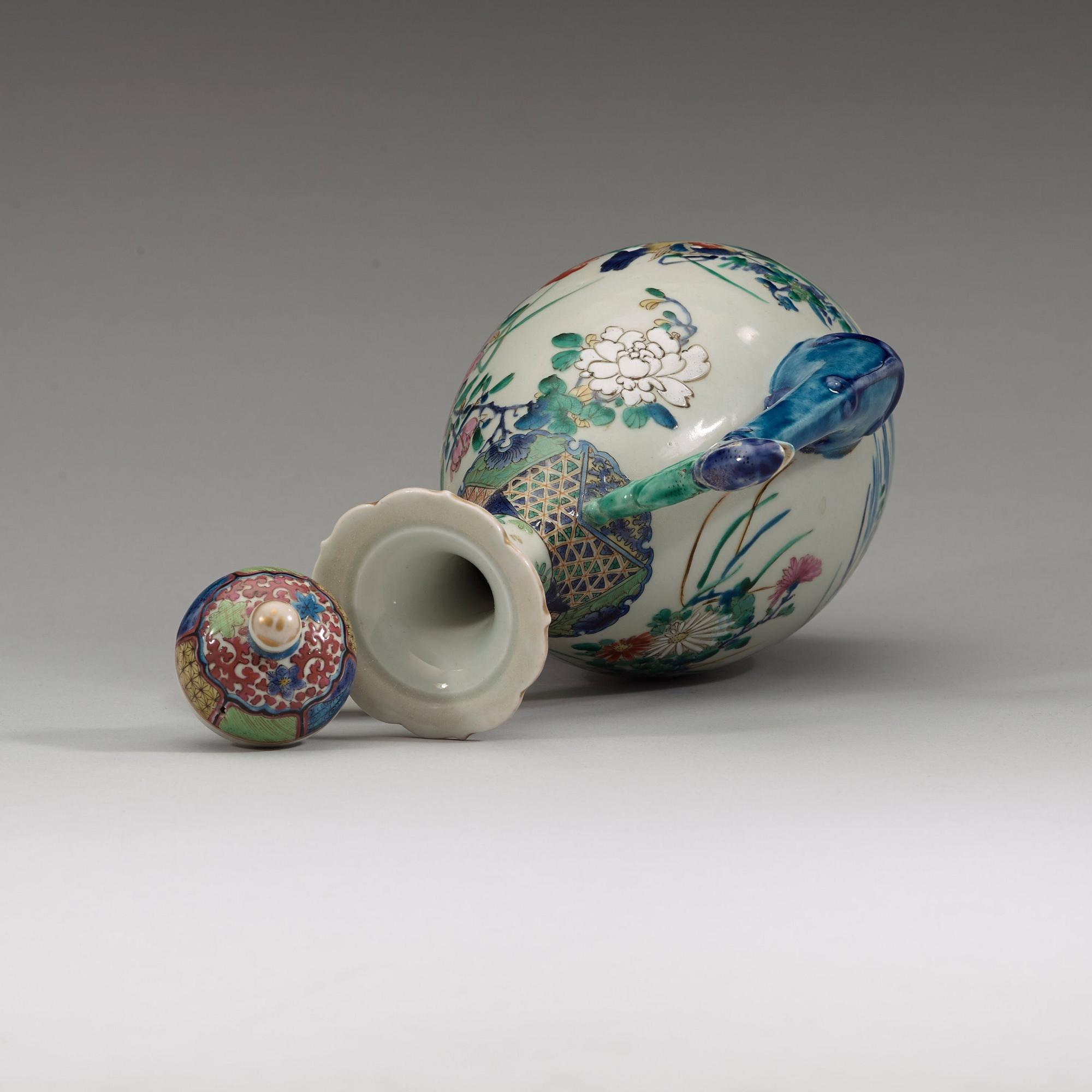 KANNA med LOCK, porslin. Japan, Meij (1868-1912).
