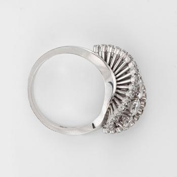 A brilliant-cut diamond ring. Total carat weight circa 1.25 cts.
