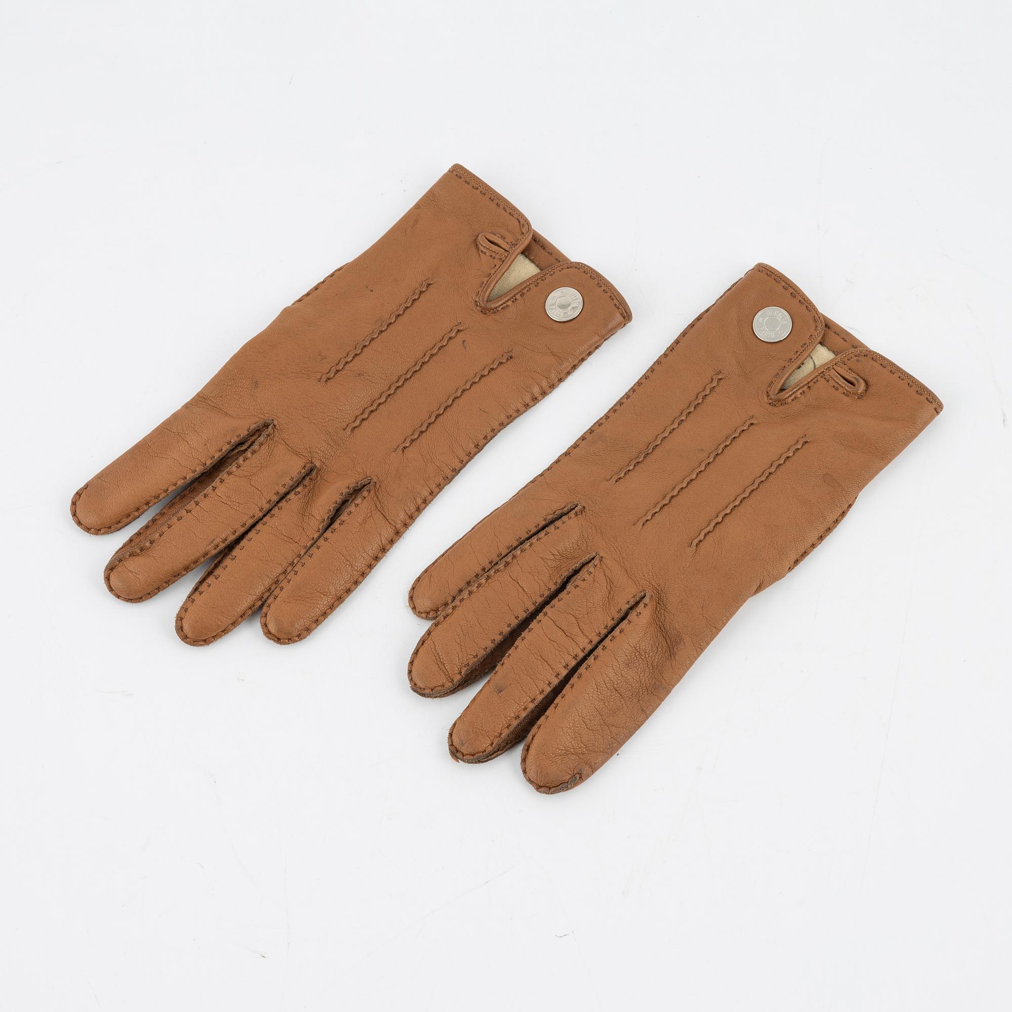 Hermès, a pair of lambs leather gloves, French size 7.5.