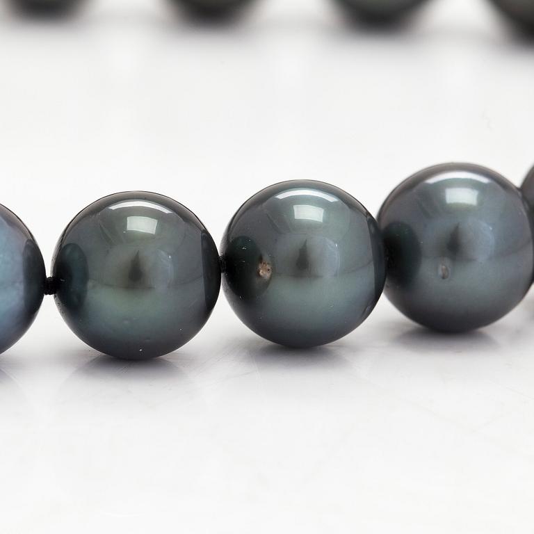 A cultured Tahitian pearl necklace.