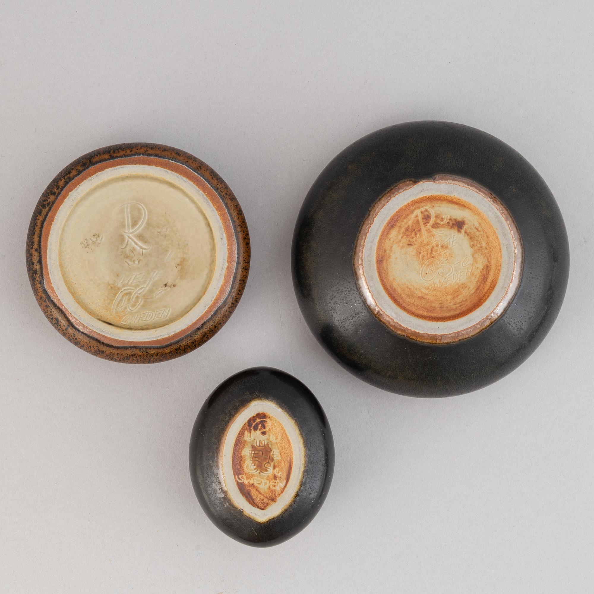 Carl-Harry Stålhane, a set of three stoneware bowls with lid and two bowls for Rörstrand.