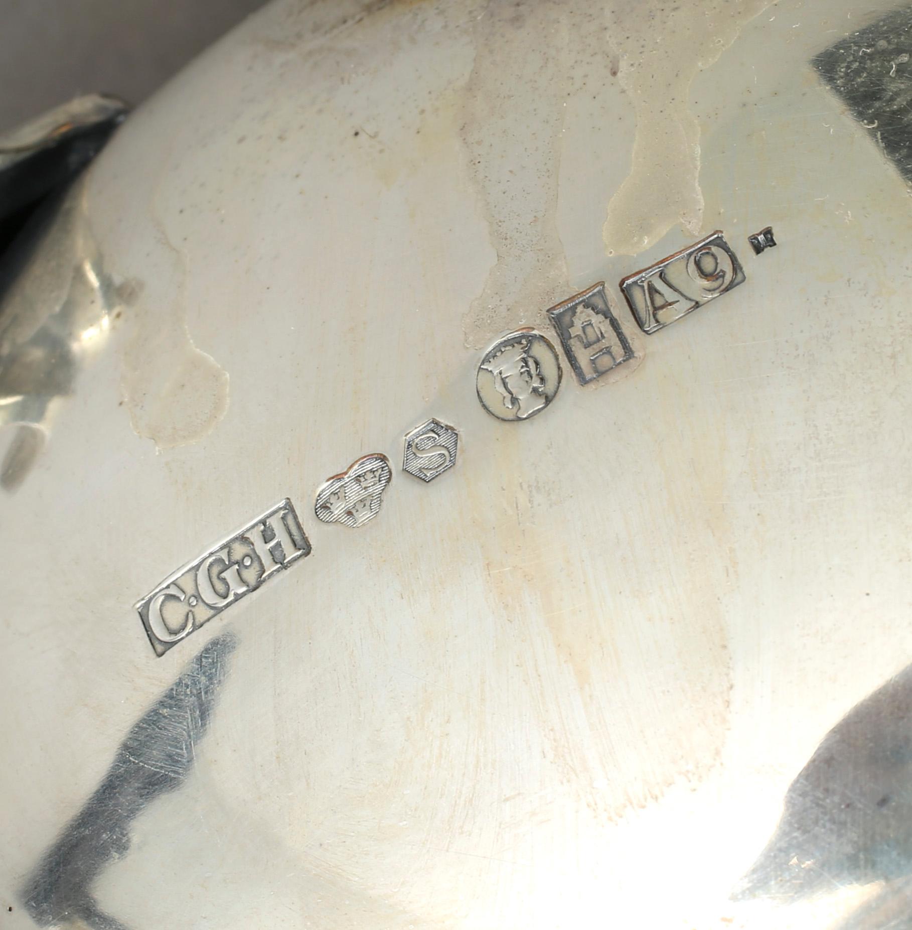 KAFFESERVIS, 3 delar, silver, rokokostil, CG Hallberg, Stockholm 1950-51. Tot ca 1330 gram.