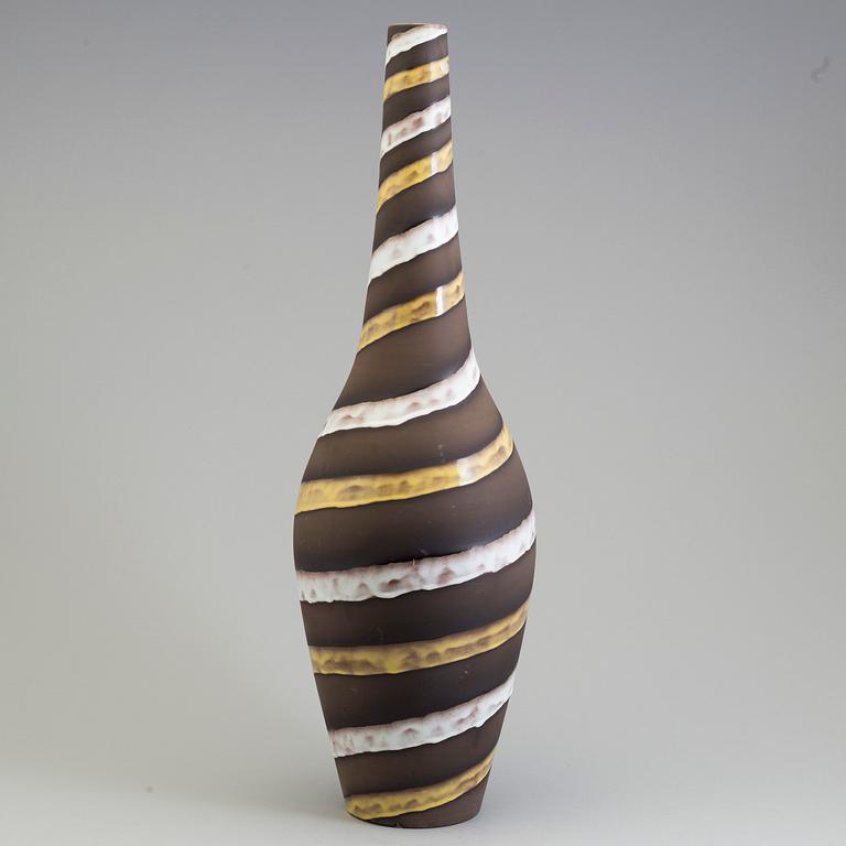 INGRID ATTERBERG, vas lergods, "Spiral", Upsala-Ekeby.