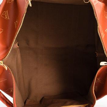 Louis Vuitton, a 'LV America's Cup Canvas Boston Bag' bag.