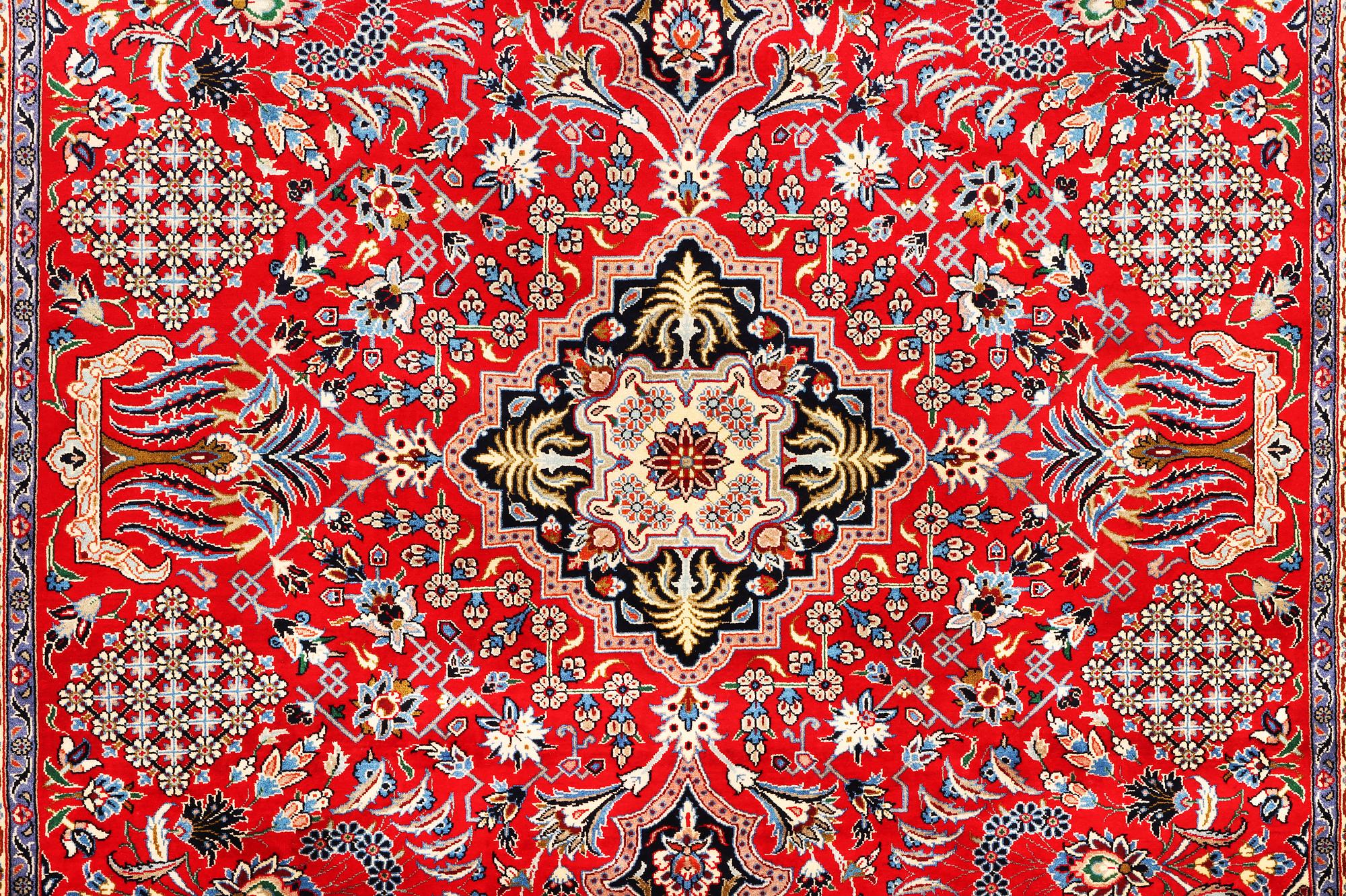 A Kashan carpet, c. 350 x 224 cm.