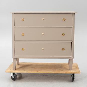 Chest of drawers, early 20th century.