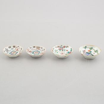 28-pieces of a Japanese Edo porcelain set, Early 19th century.