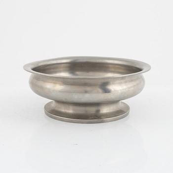 A Swedish pewter bowl, mark of C.G, Hallberg, Stockholm 1933.